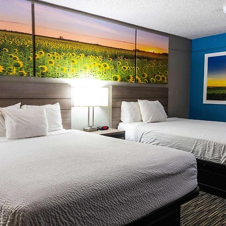 Days Inn By Wyndham N.W. Medical Center Сан Антонио Екстериор снимка