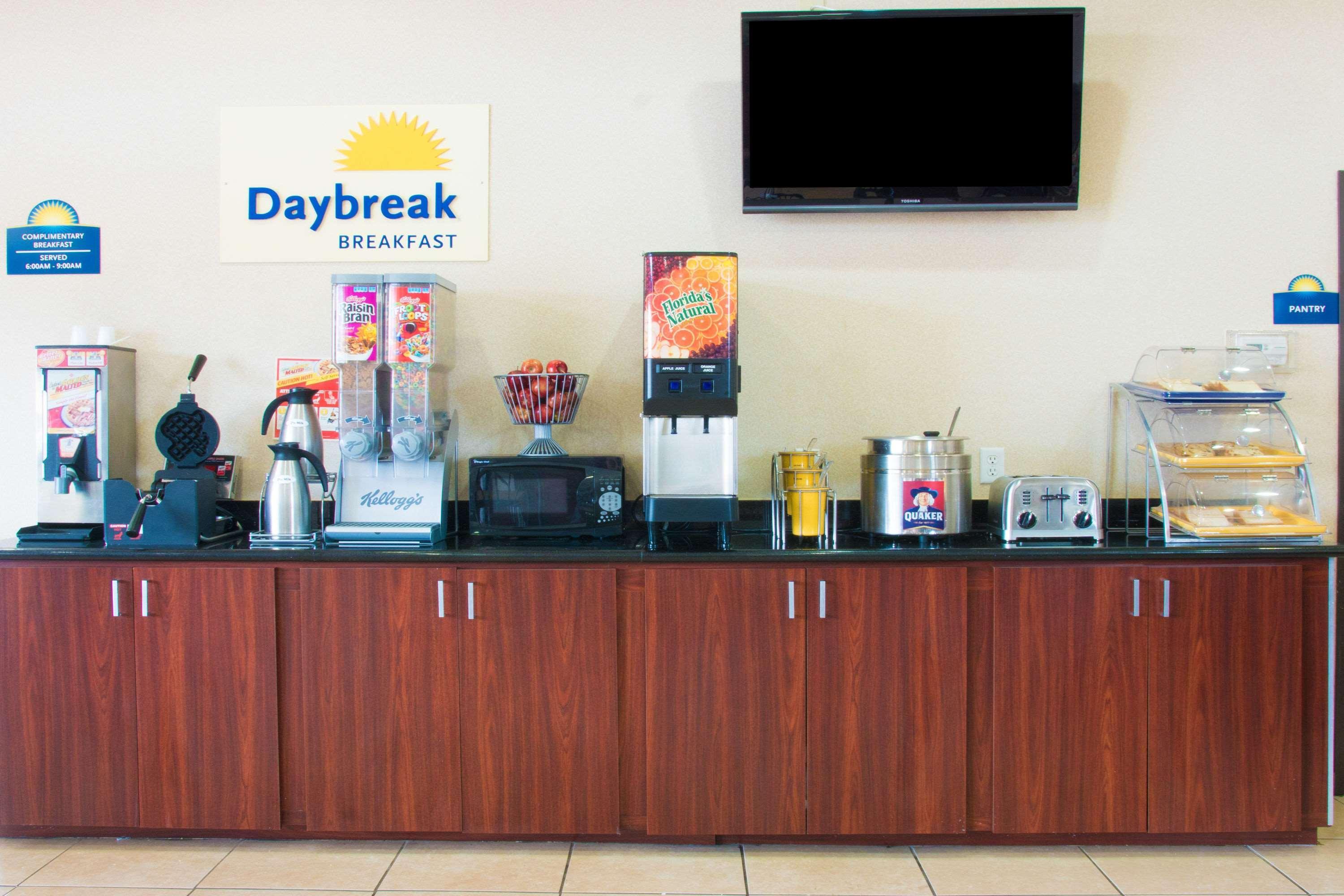 Days Inn By Wyndham N.W. Medical Center Сан Антонио Екстериор снимка