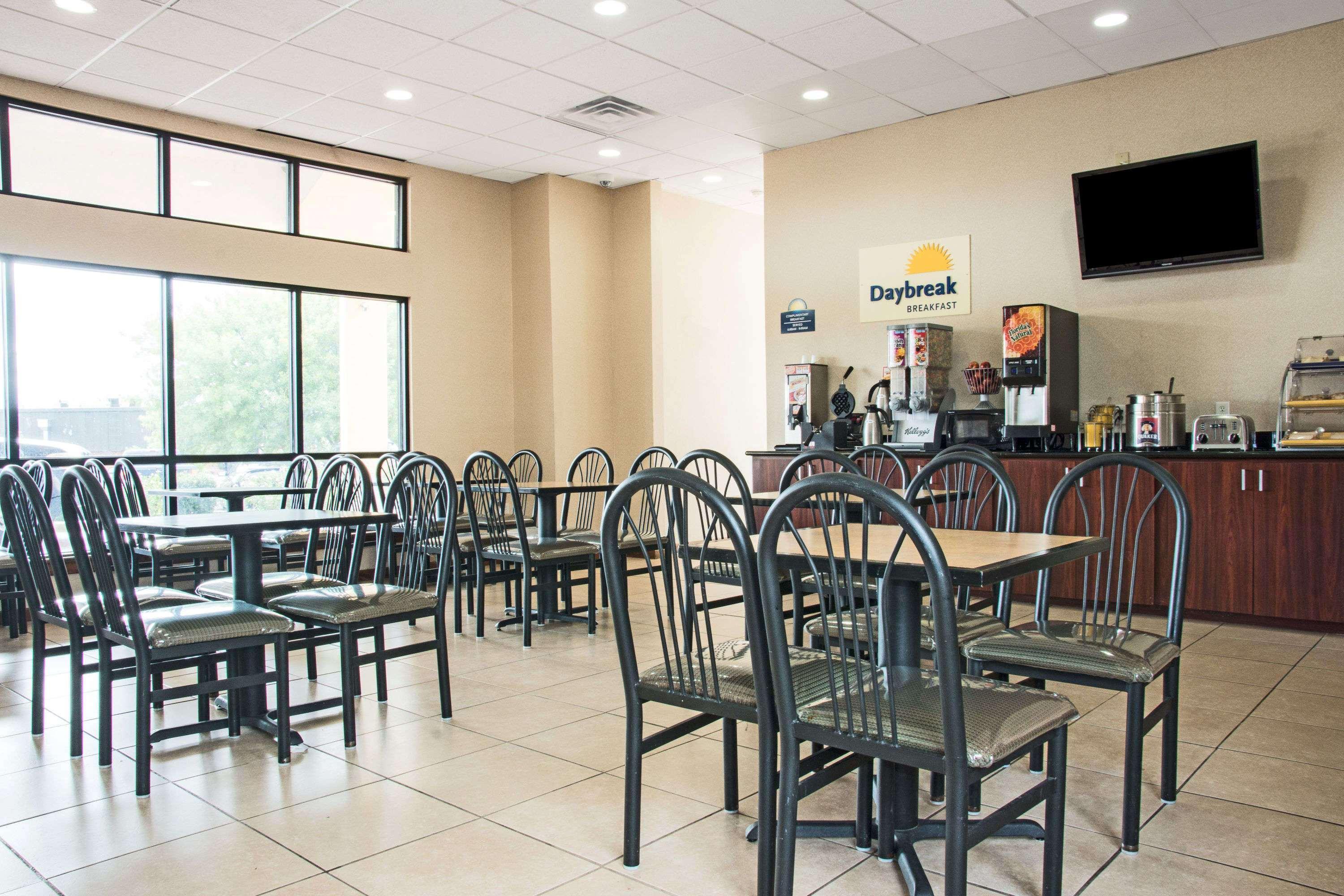 Days Inn By Wyndham N.W. Medical Center Сан Антонио Екстериор снимка